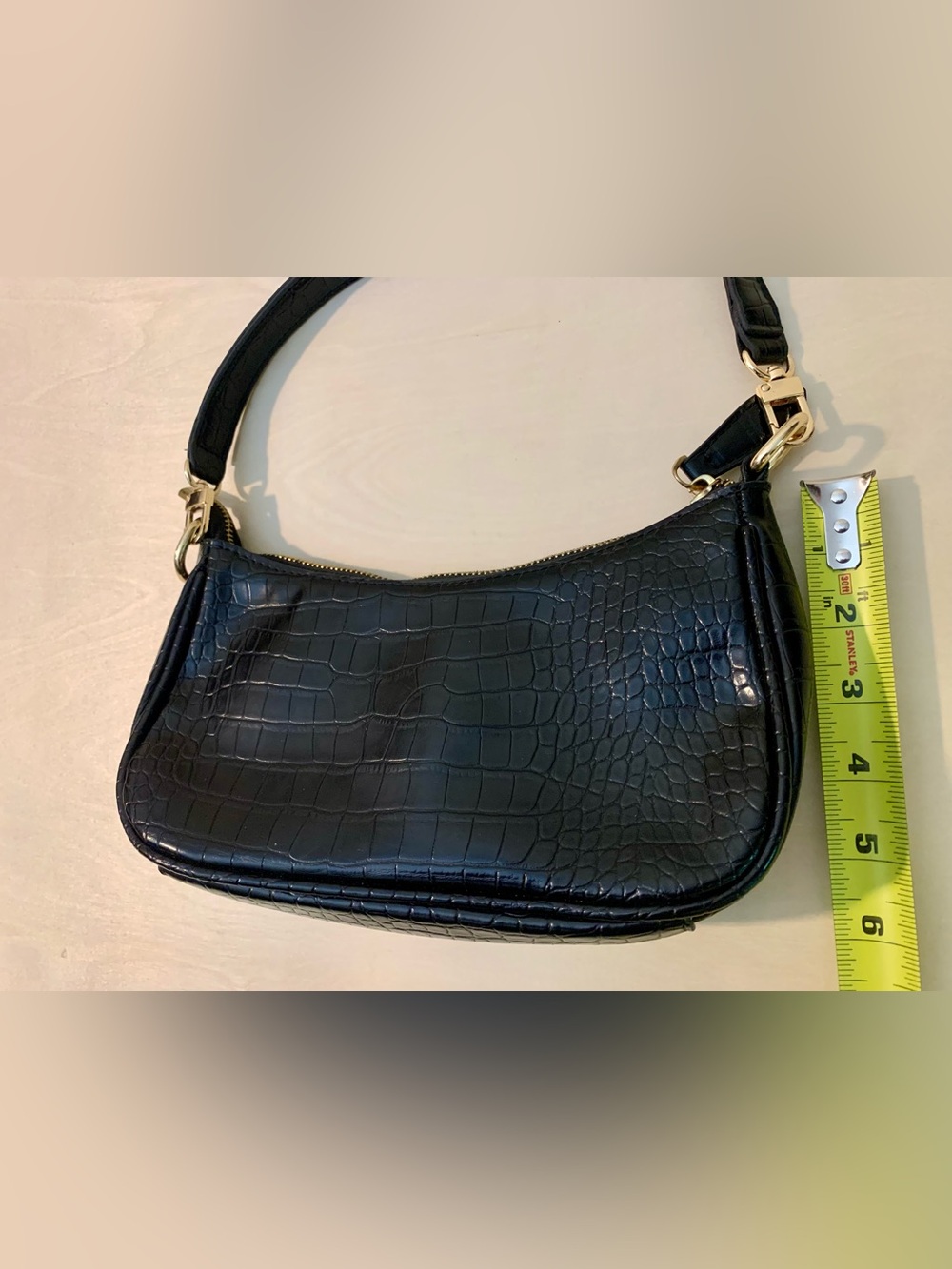 Classic Black Croc-Embossed Shoulder Bag - Great Condition - Picture 8 of 8